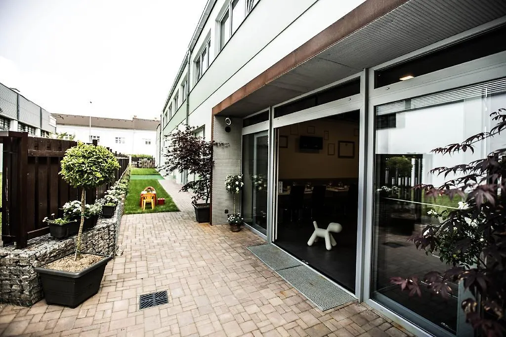 Hotel U Karla Prague 3*,